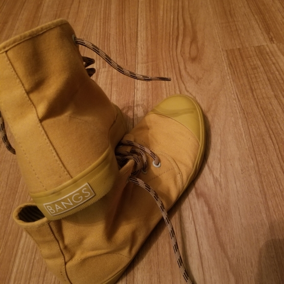 Bangs Shoes - Gold Color, Men's Size 6.5, Womens Size 8....Great Condition!! - Picture 3 of 5